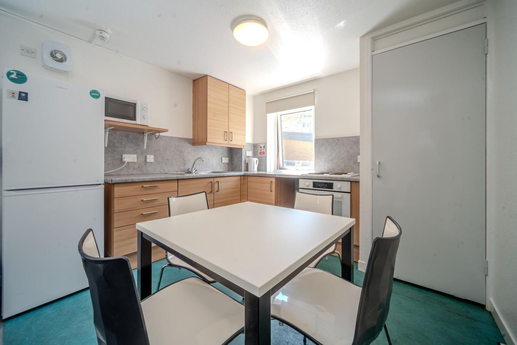 Joivy Budget 4,5 And 6 Bed Private Flats, In Historic Old Town (Adults Only) EDI Buitenkant foto