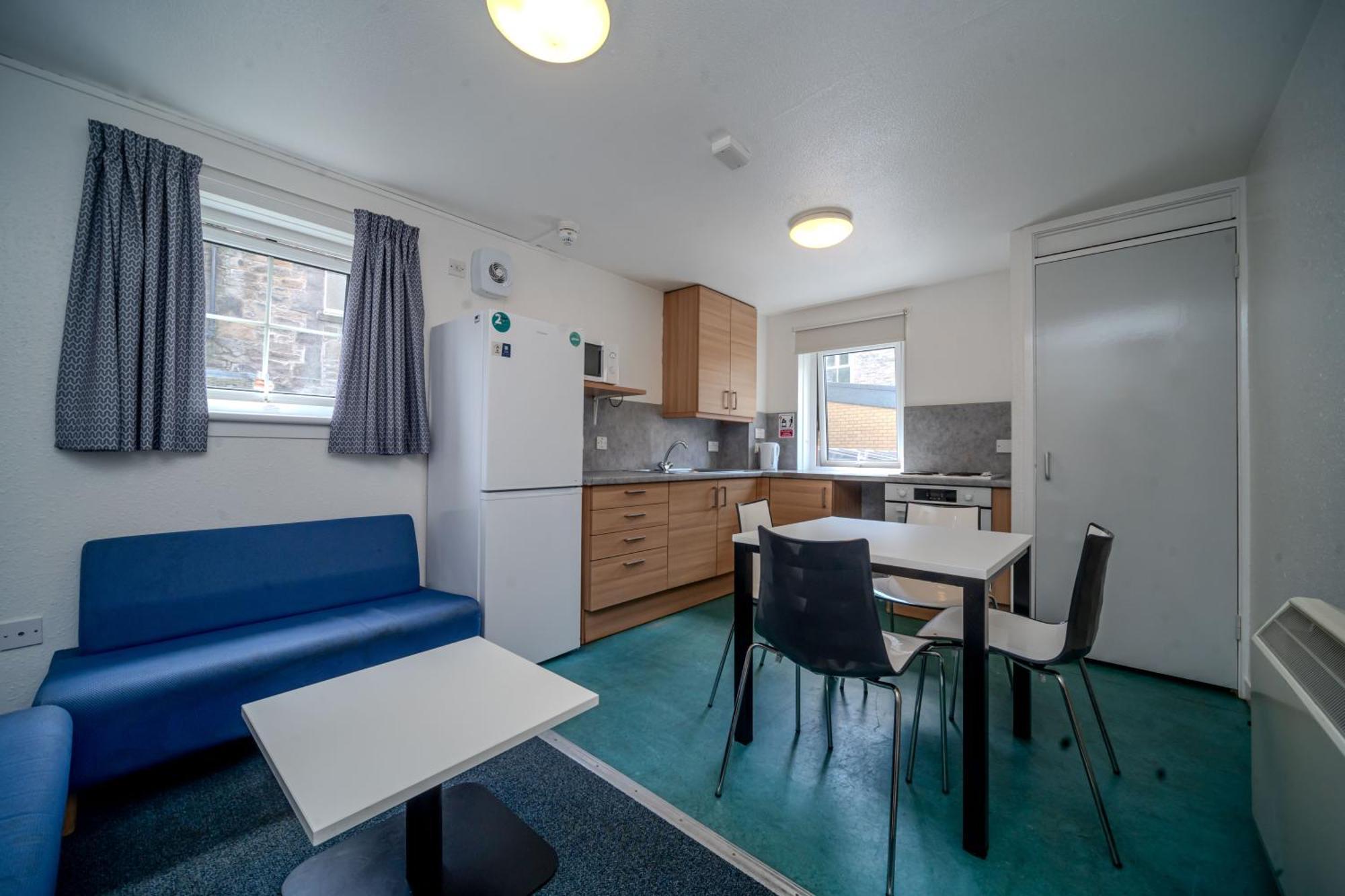 Joivy Budget 4,5 And 6 Bed Private Flats, In Historic Old Town (Adults Only) EDI Buitenkant foto